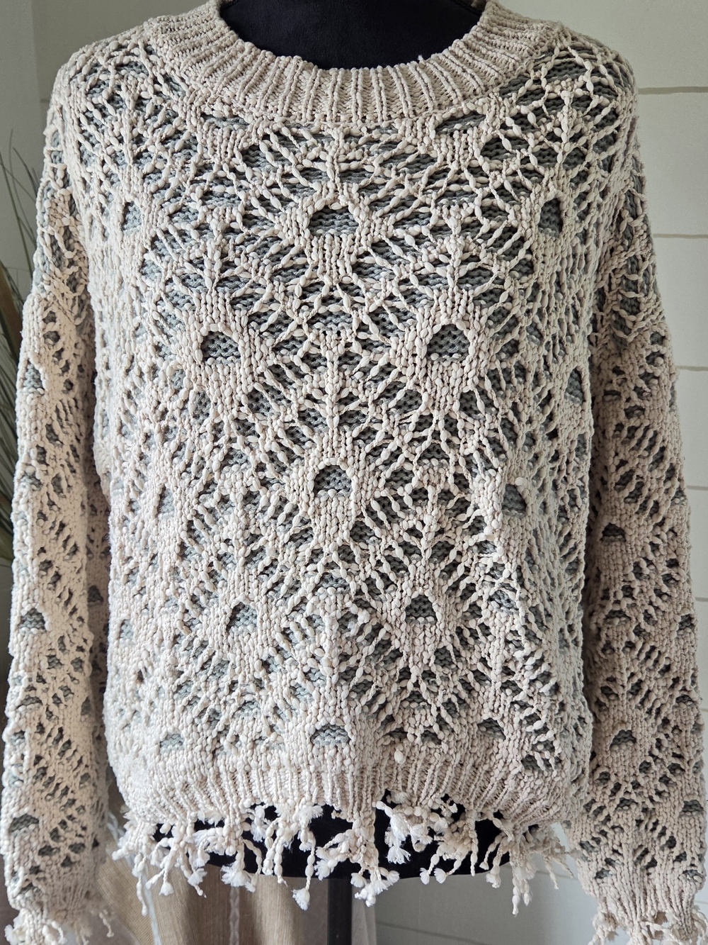 Gimmicks BKE Cream Sharkbite Sleeve Open Knit Crochet Sweater Fringe Small Boho